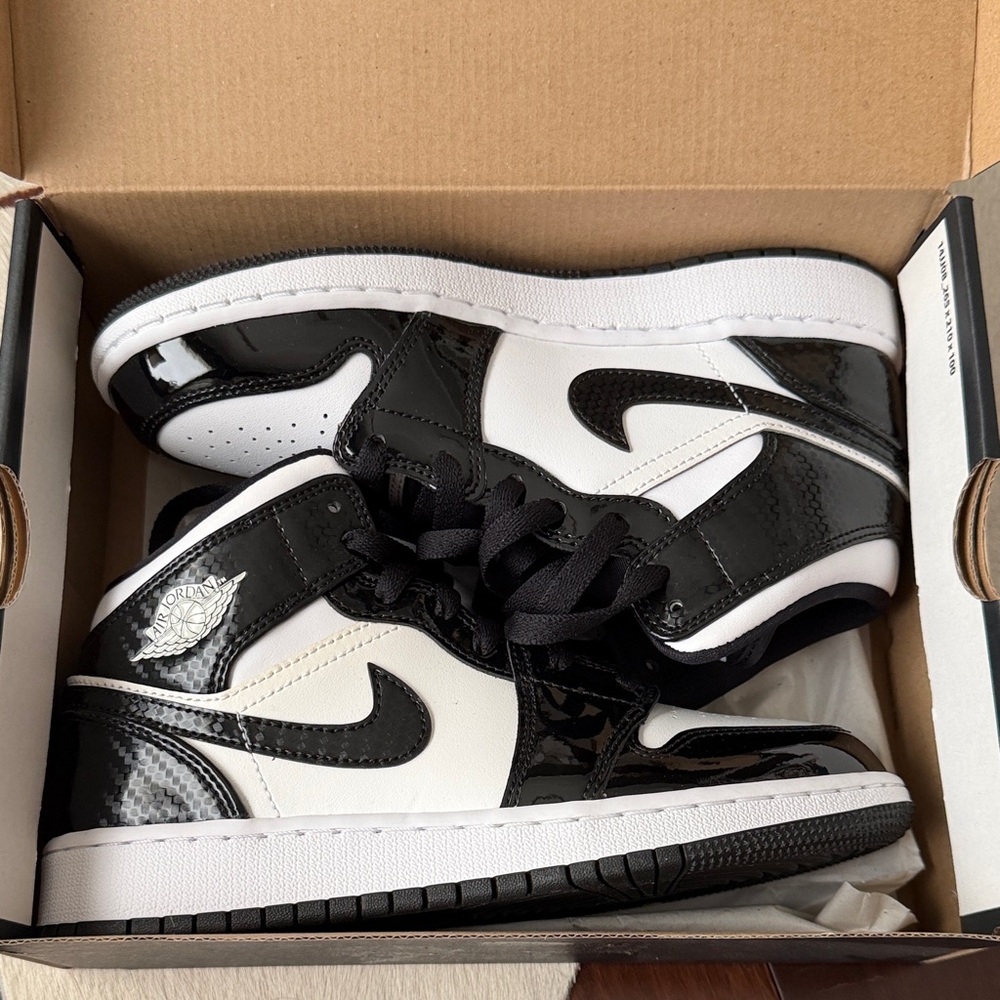 Nike Kids Black and White Sneakers